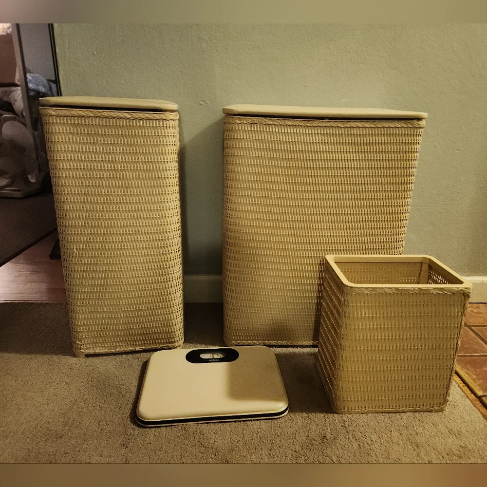Vintage 1970s Ivory White Woven Wicker Storage Hamper